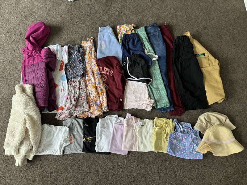 $1 Reserve -Girls clothing set size 7-9 includes Nike garments Carousel 1