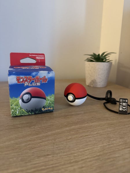 Pokemon Plus PokeBall Carousel 1