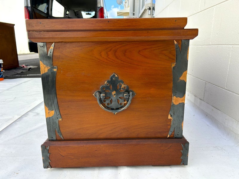 Stunning Native Kauri Blanket Box/chest, over 60 Years Old Carousel 2