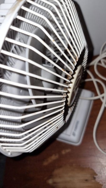 Desk-top fan **$1 reserve Carousel 2