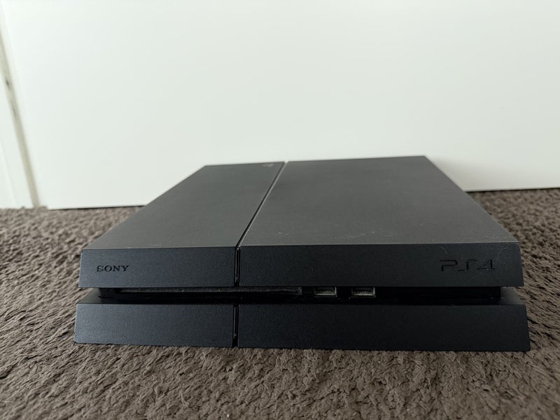 PlayStation 4 Bundle – Mint Condition Carousel 1