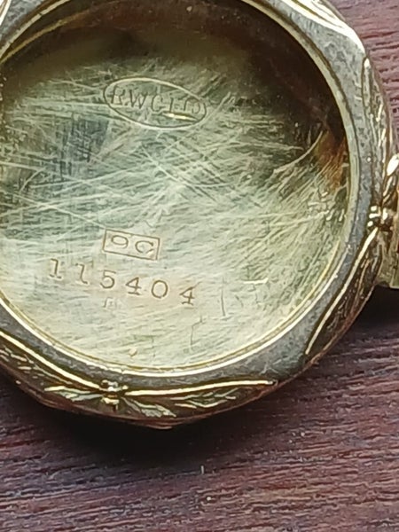 8.3g of scrap 9ct gold, 1 dollar reserve Carousel 2