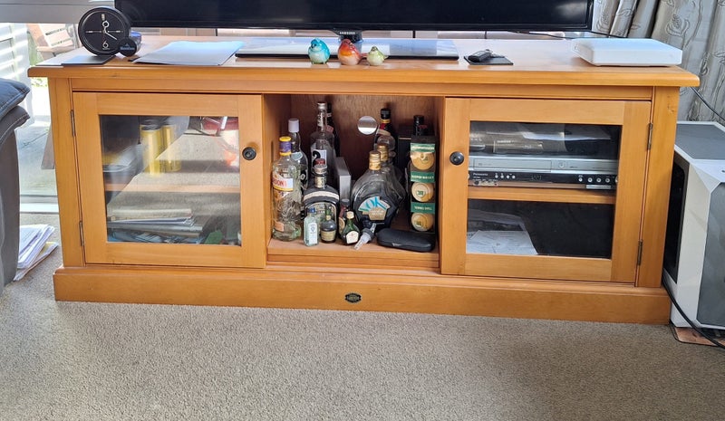 TV Cabinet Carousel 1
