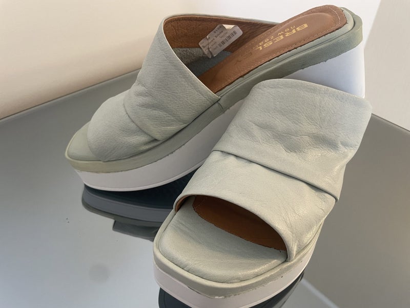 $1 Reserve brand new BRESLEY Sandals RRP$290 Carousel 1