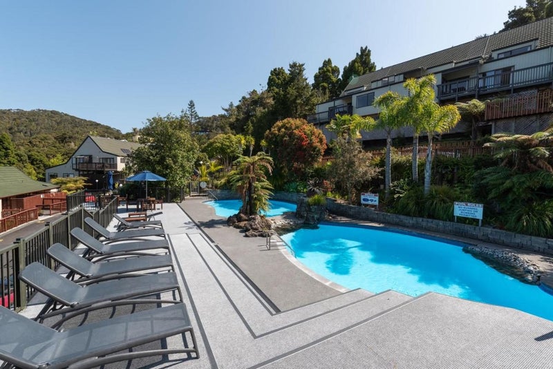 YOUR FAMILY'S LUXURY RESORT HILLSIDE ADVENTURE STARTS HERE! Carousel 1