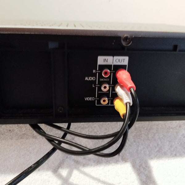 Philips VHS Video Cassette Recorder (VHS Player) FAULTY Carousel 6
