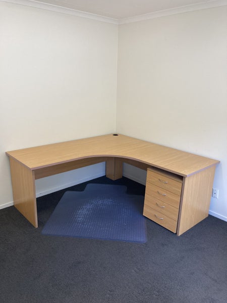 Office corner desk & drawers Carousel 1