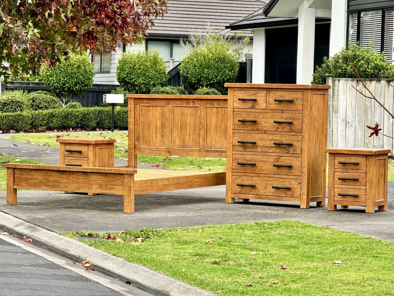 $1 RESERVE! ABSOLUTELY STUNNING ‘INDUSTRIAL’ SOLID WOOD SET OF BEDSIDE DRAWERS! Carousel 20