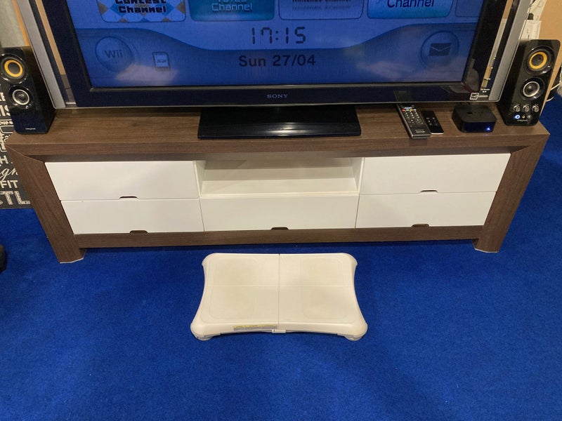 Nintendo Wii Bundle - Console plus controllers plus games - $1Res Carousel 2