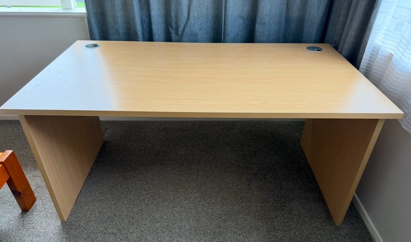 Good quality wooden desk Carousel 1