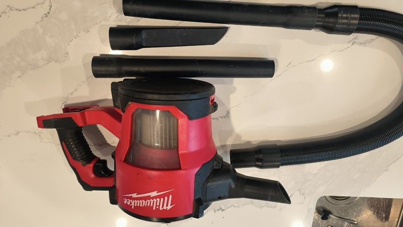Milwaukee M18 vaccum Carousel 1