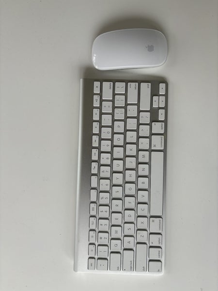 Apple iMac Computer with mouse and keyboard Carousel 2