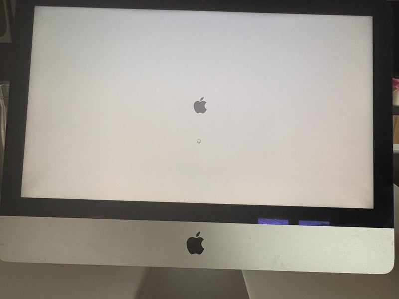 Apple iMac Computer with mouse and keyboard Carousel 1