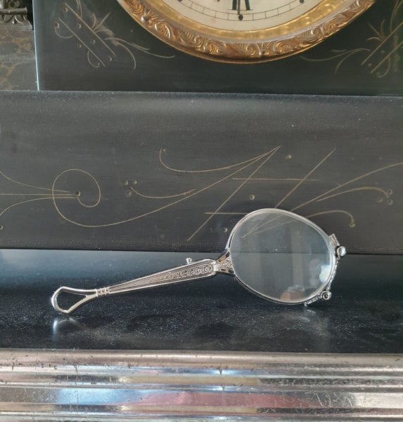 Vintage Lorgnette Silver Tone, Some Magnification. Great Condition, So Shiny !! Carousel 2