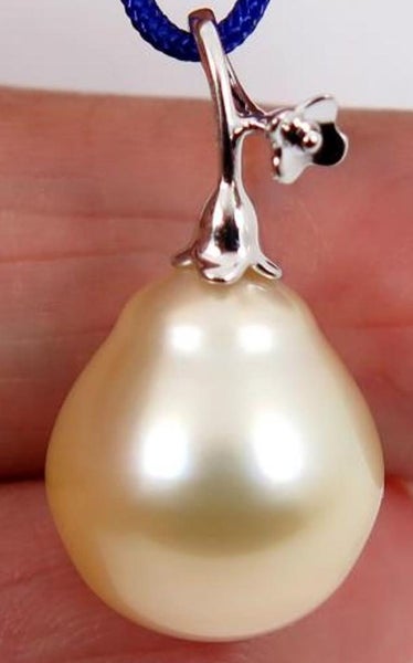 Lovely 14K White Gold 13.0x14.8mm South Sea Pearl Pendant Carousel 1