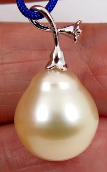 Lovely 14K White Gold 13.0x14.8mm South Sea Pearl Pendant Carousel 2
