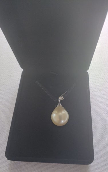 Lovely 14K White Gold 13.0x14.8mm South Sea Pearl Pendant Carousel 8