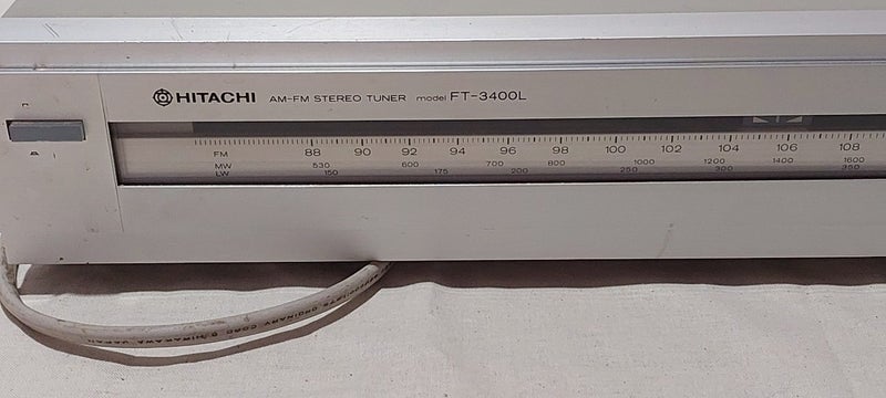 Hitachi FT-3400L. AM-FM Stereo Tuner Carousel 2
