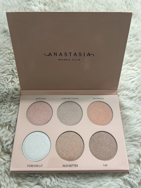 Anastasia Beverly Hills Highlighters Carousel 8