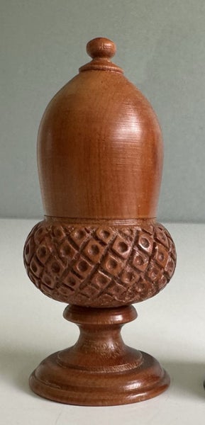 Carved Matai acorn & bakelite needle holders plus thimbles Carousel 2