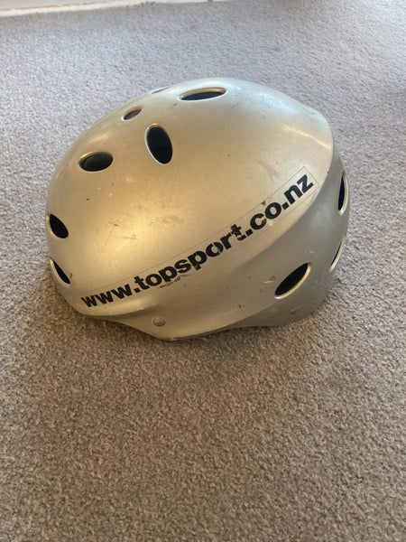 Kayaking helmet Carousel 1