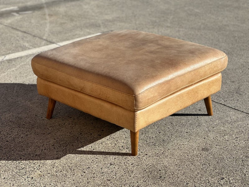 STUNNING FARMERS "HENDRIX" GENUINE ANILINE LEATHER OTTOMAN Carousel 8