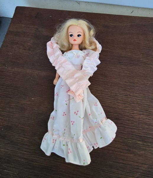 Vintage Sindy 'First Romance' doll Carousel 1