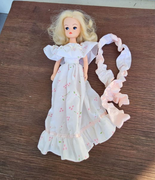Vintage Sindy 'First Romance' doll Carousel 2