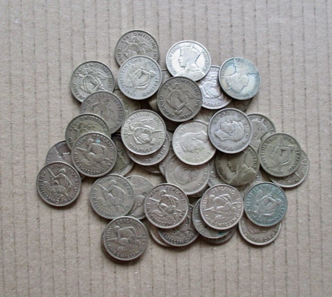 LOT OF NEW ZEALAND SILVER SHILLINGS - PRE 1946 50% SILVER Carousel 1