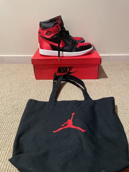 Jordan 1 satin bred Carousel 1