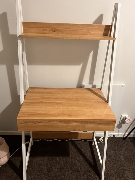 White Mocka Urban Desk Carousel 1