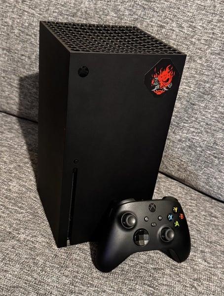 xbox series X and controller with some games Carousel 6