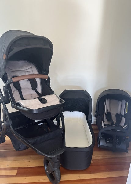 Edwards & Co Oscar Mx Stroller and capsule/carry cot Carousel 1