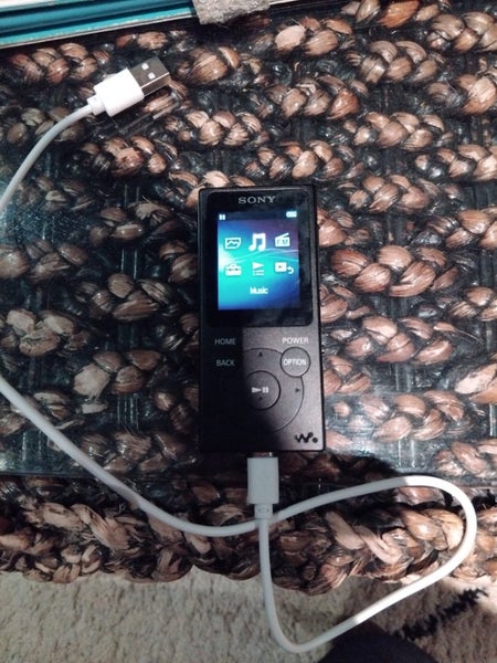 Sony NW-E394 Walkman Carousel 1