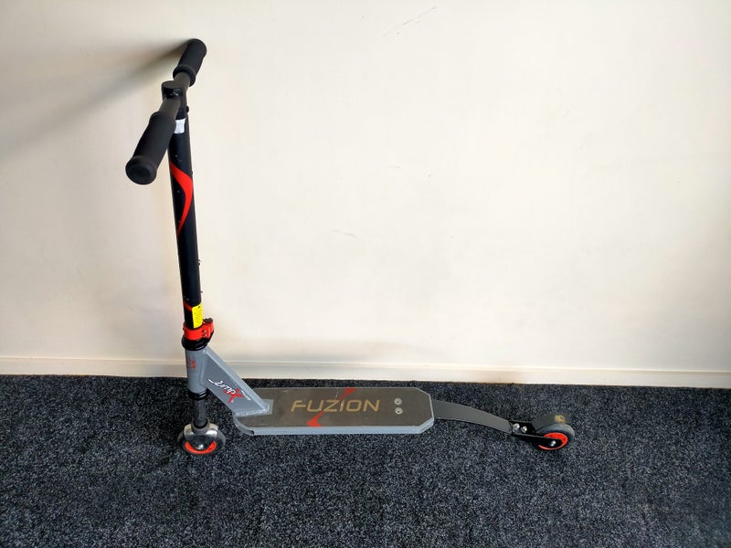 Fuzion JumpX Pogo Scooter Carousel 1