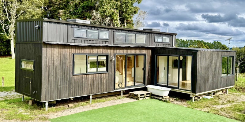 Luxury relocatable 2 bedrooms tiny house INCLUDING complete off grid system Carousel 1