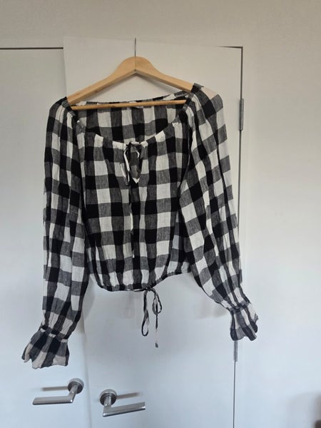 Dissh 100% linen long sleeve top. Carousel 1