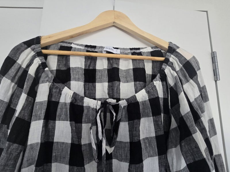 Dissh 100% linen long sleeve top. Carousel 5