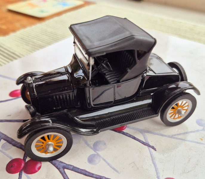 1925 Model T Roadster - 1:32 Scale - National Motor Museum Mint - Superb Model Carousel 2