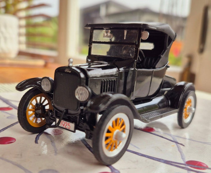 1925 Model T Roadster - 1:32 Scale - National Motor Museum Mint - Superb Model Carousel 1