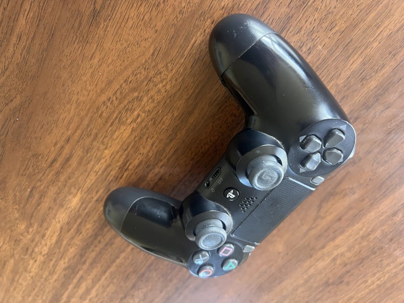 PlayStation 4 Pro 1TB + Controller and Cables - Excellent Condition Carousel 9
