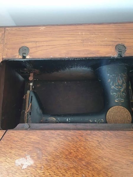 Vintage sewing machine Carousel 2