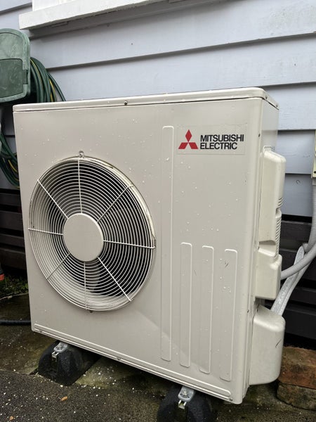 Mitsubishi Electric 5KW floor console heat pump Carousel 2