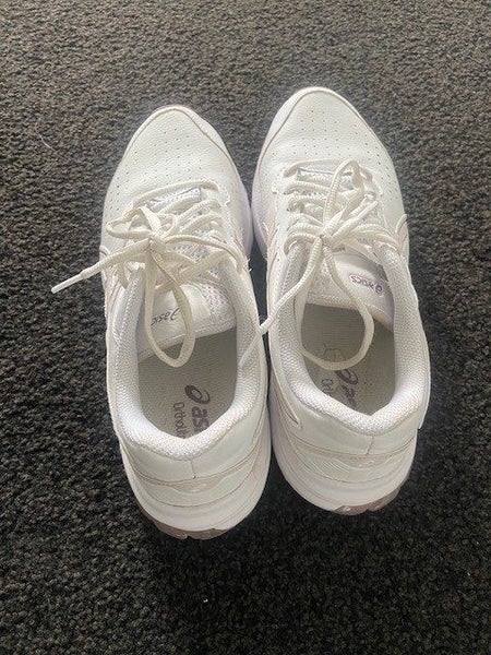 Asics Pristine near new Carousel 6