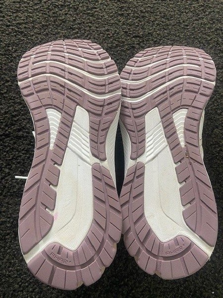 Asics Pristine near new Carousel 2