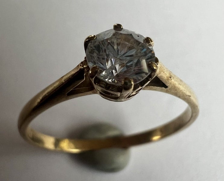 Pre Loved 9ct Gold CZ Ring #SV49 Carousel 2