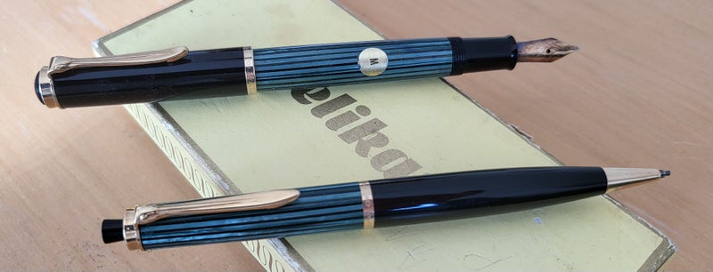 PELIKAN 400 FOUNTAIN PEN AND 450 PENCIL BOXED SET Carousel 1