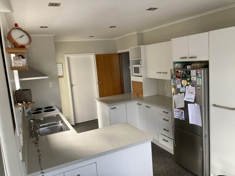 Kitchen benchtops and cabinets Carousel 2