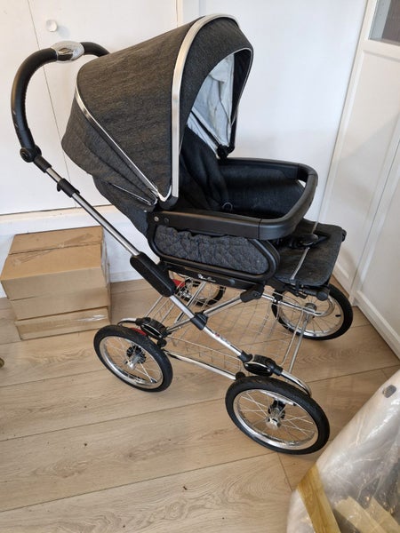 Silver Cross Pram & bassinet top Carousel 1