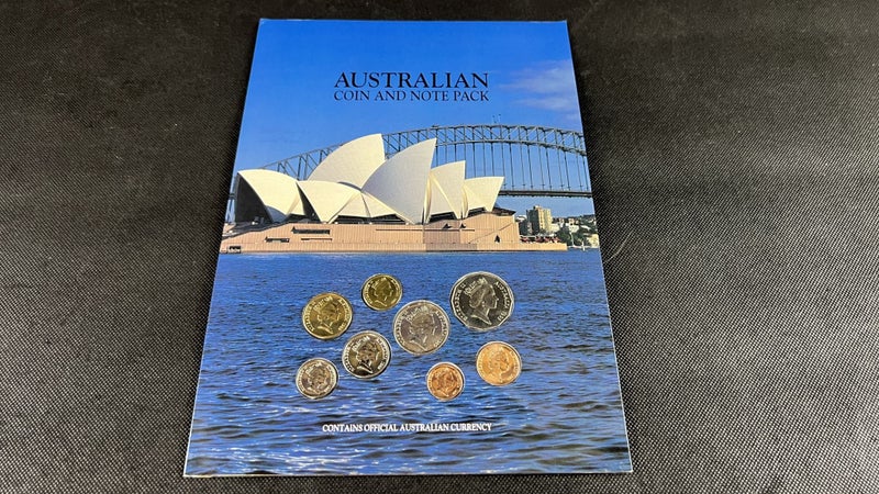 1991 Australian Coins & Banknote's Souvenir Pack - Lot W152 Carousel 2